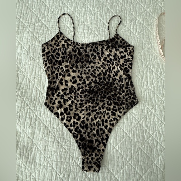 Leopard Print One Piece bodysuit - Picture 2 of 7